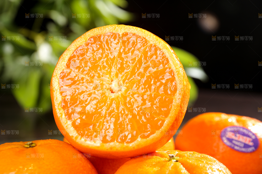 堆放着的新鲜澳柑果肉