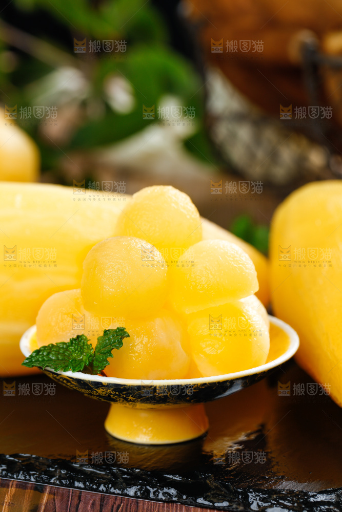 盘子里的雪莲果果肉