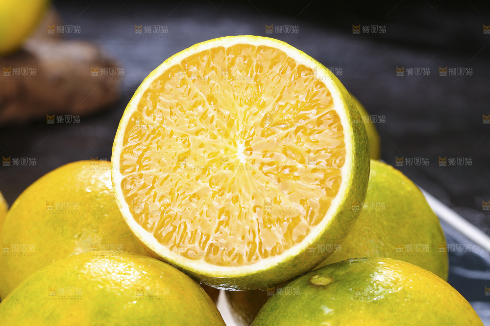 堆放着的爱媛果冻橙