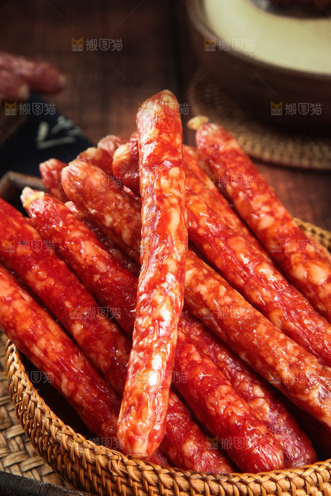 篮子里的广式腊肠