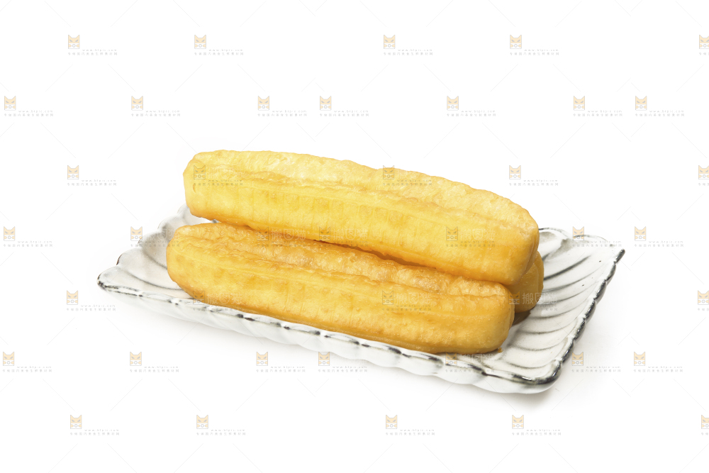 白底上的一盘炸油条