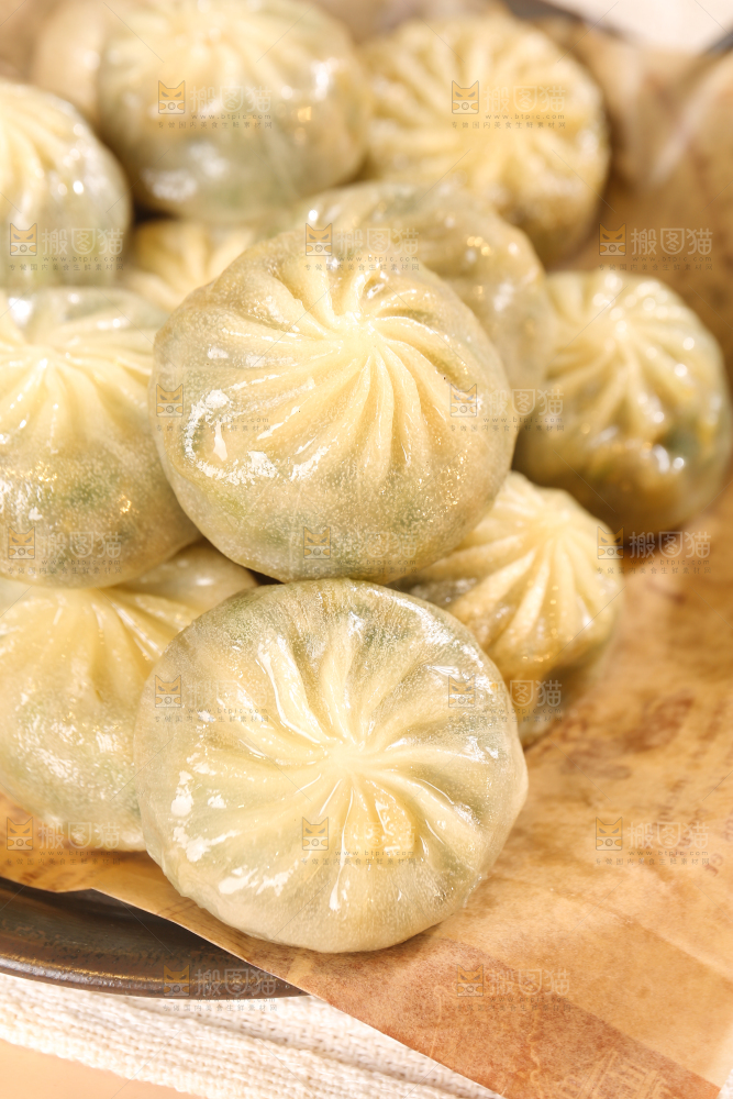 盘子里的小煎包
