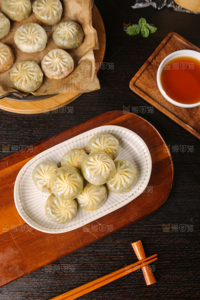 盘子里的小煎包