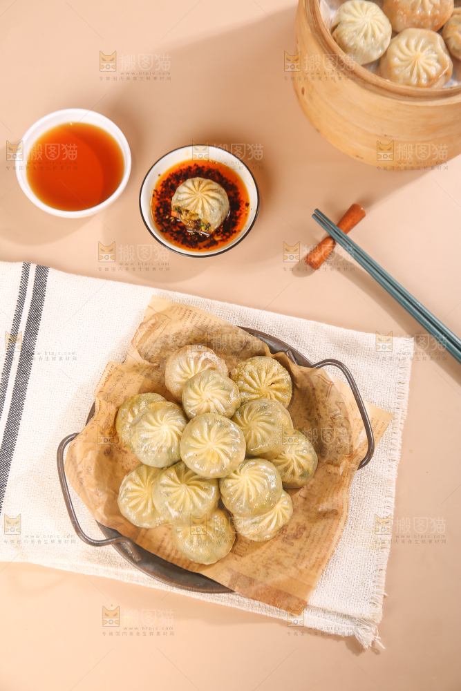 盘子里的小煎包