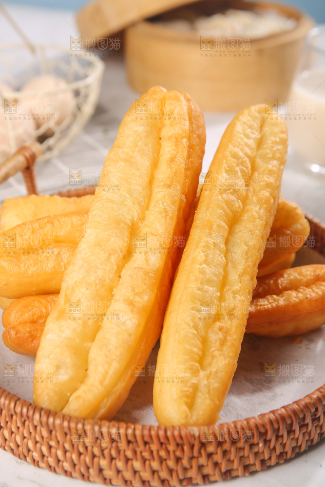 篮子里的炸油条