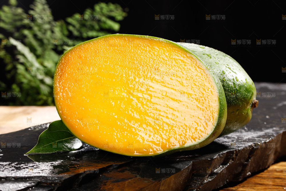 黑石板上的青皮凯特芒