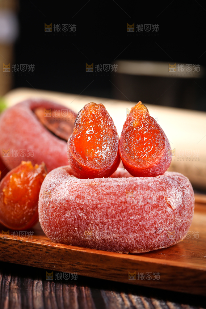 木底上的圆柿饼