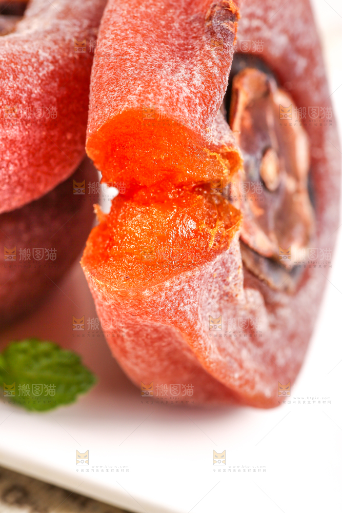 白底上的柿饼