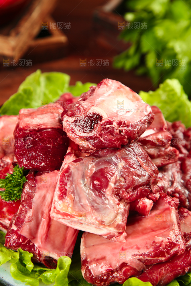 一盘新鲜牛排骨