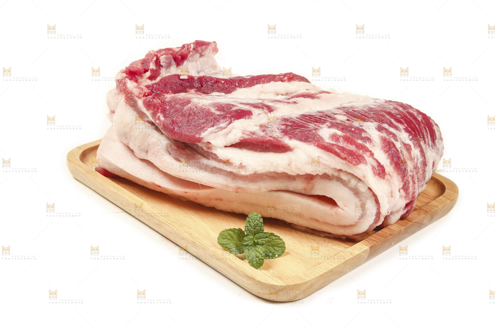 木盘里的土猪肉