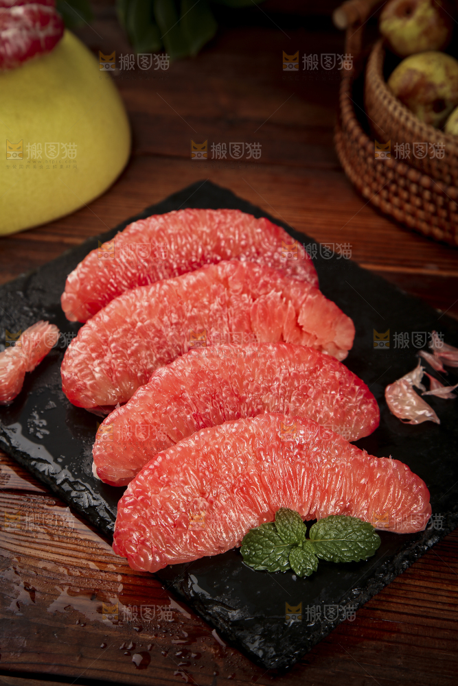 黑底上的福建红心蜜柚