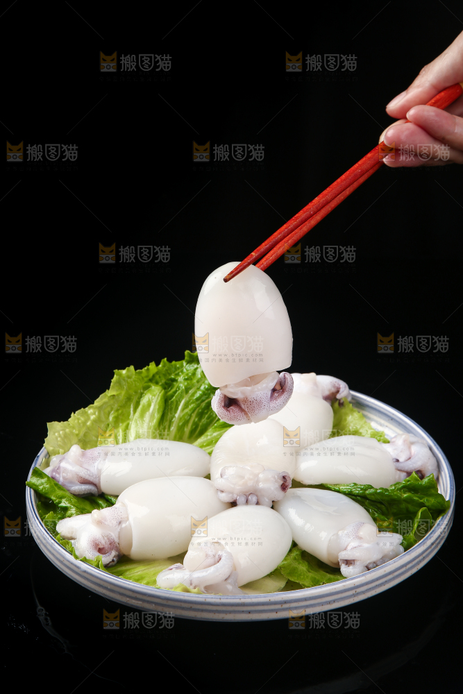 筷子上夹着墨鱼
