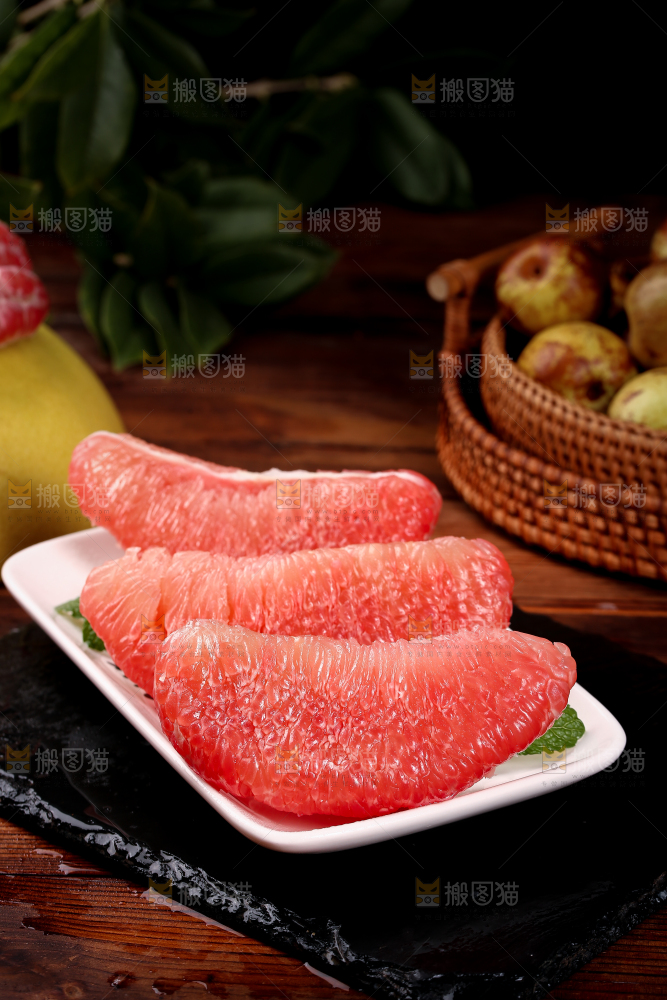 一盘福建平和红肉蜜柚