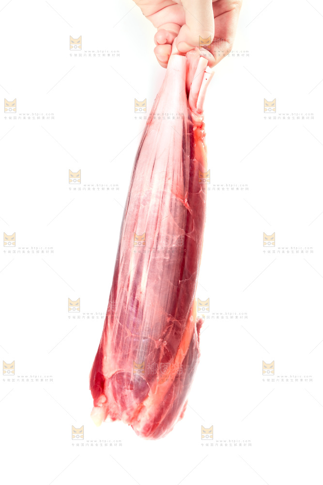 手里拿着牛腱肉