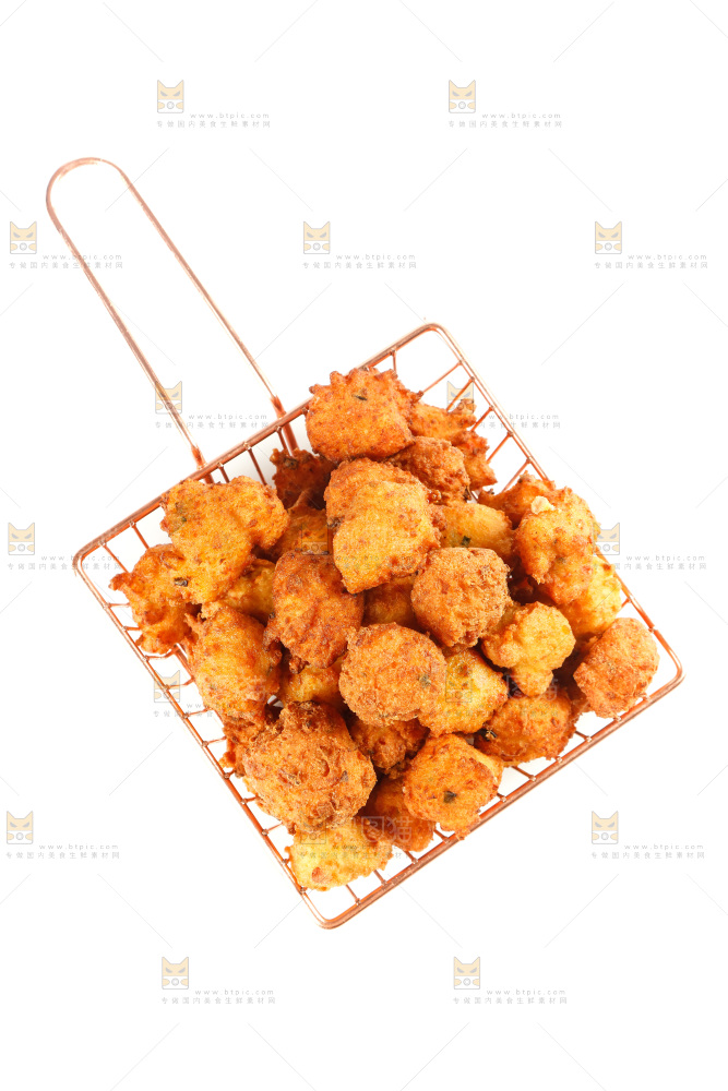 白底上篮子里的豆腐丸子