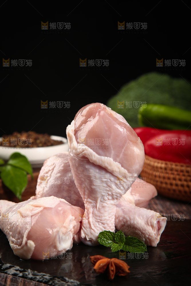 一堆新鲜鸡腿