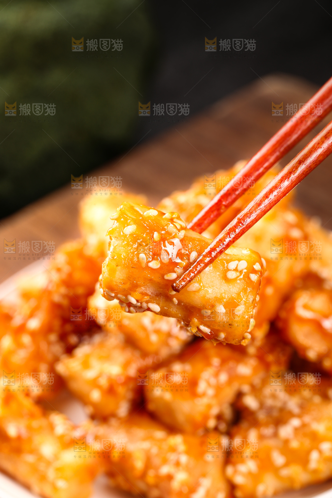 筷子上夹着拔丝山药