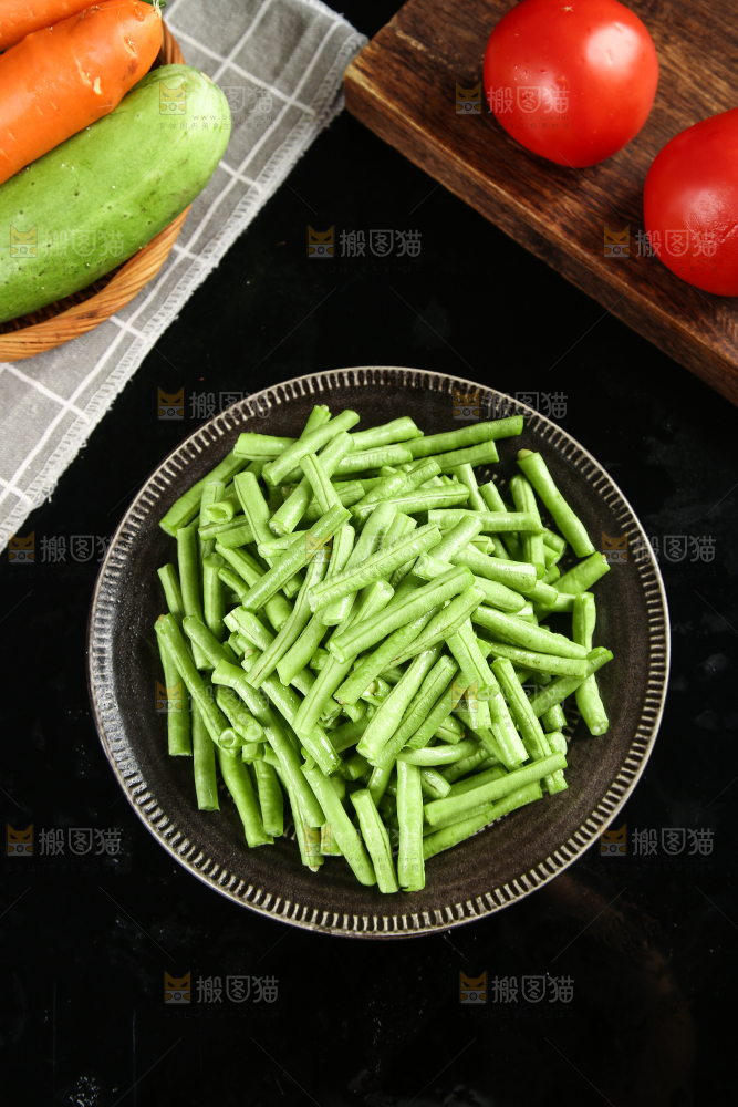 黑底上一盘豆角