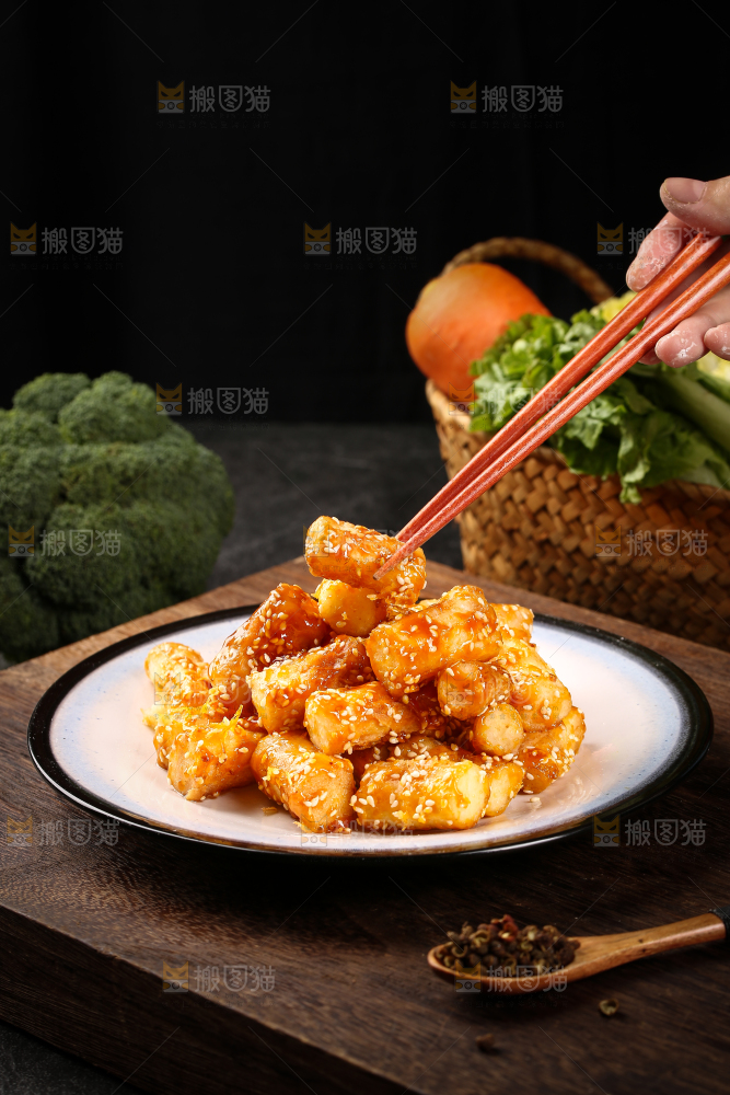 筷子上夹着拔丝山药