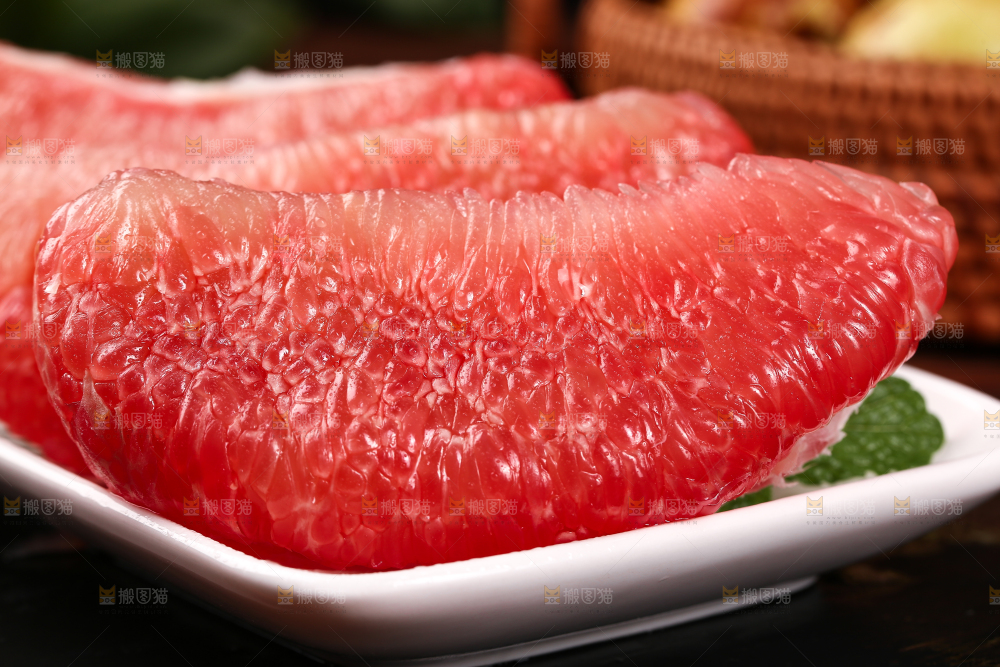一盘福建平和红肉蜜柚
