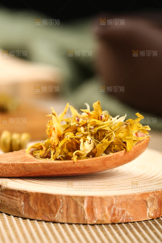 勺子里的铁皮石斛花