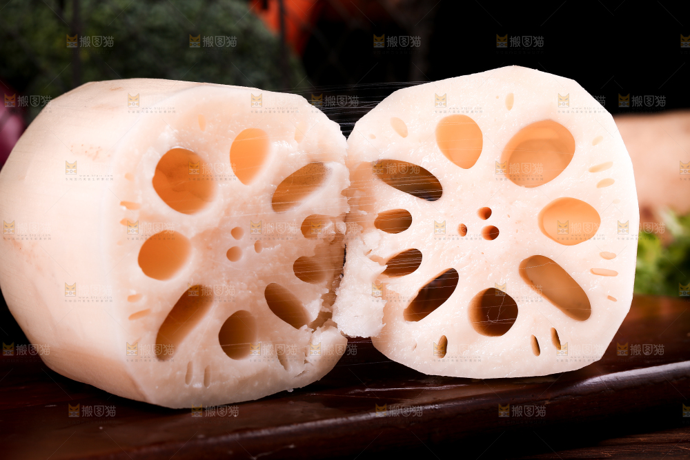 木底上的粉藕