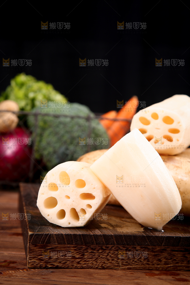 木底上的莲藕