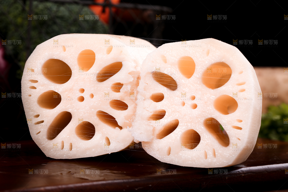 木底上的粉藕