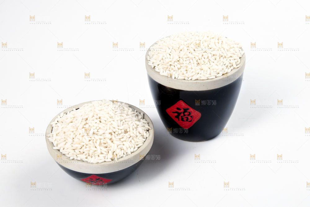 白底上的长粒糯米