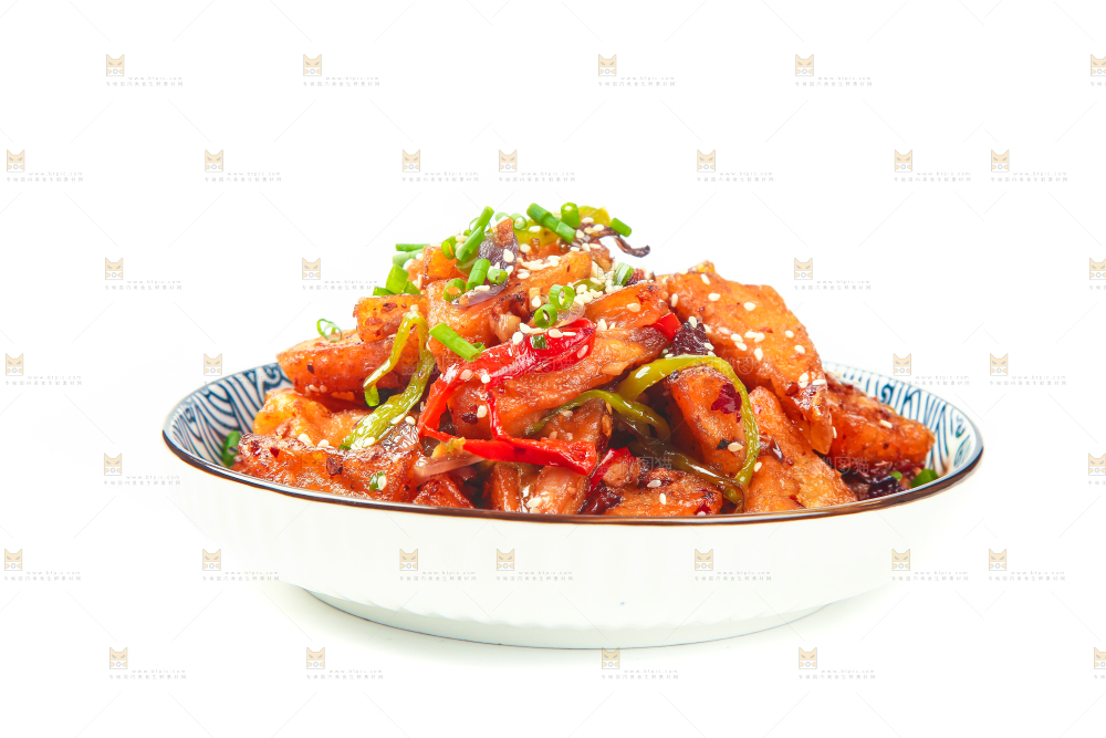 白底上摆放着一盘麻辣米豆腐