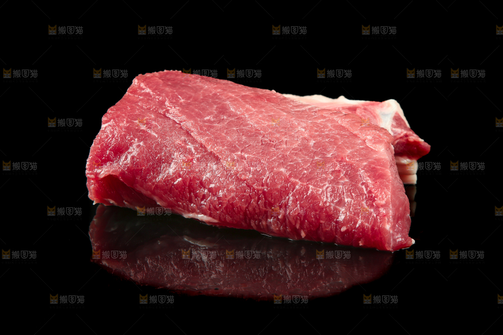 黑底上的猪里脊肉