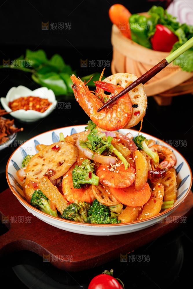 筷子上夹着麻辣香锅