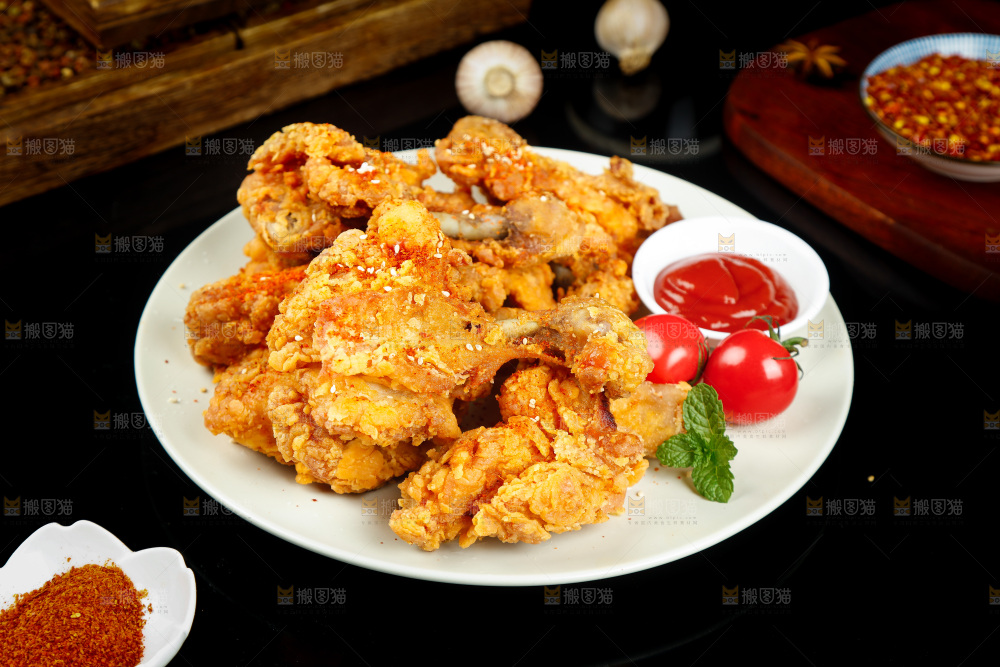 黑底上一盘炸鸡腿