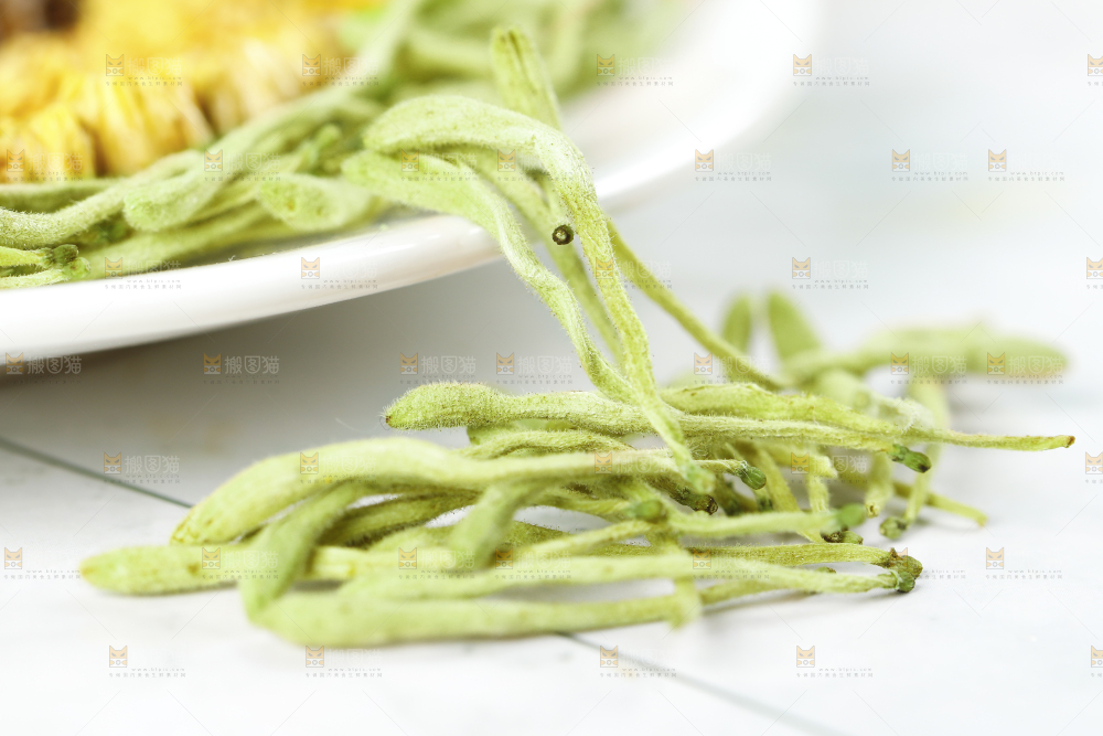 白底上的干金银茶