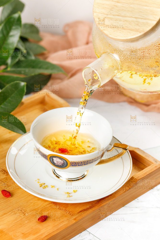 冲泡着一杯桂花茶