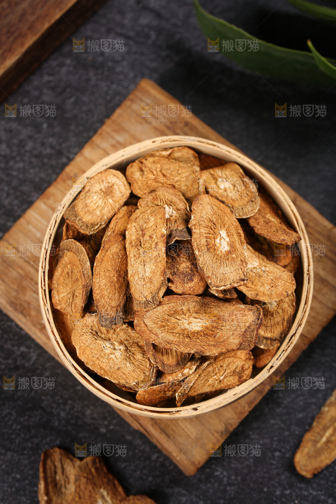 木板上放着一篮山东牛蒡茶