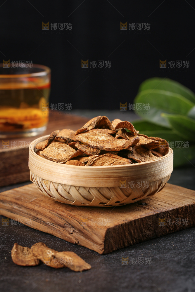 木板上放着一篮山东牛蒡茶