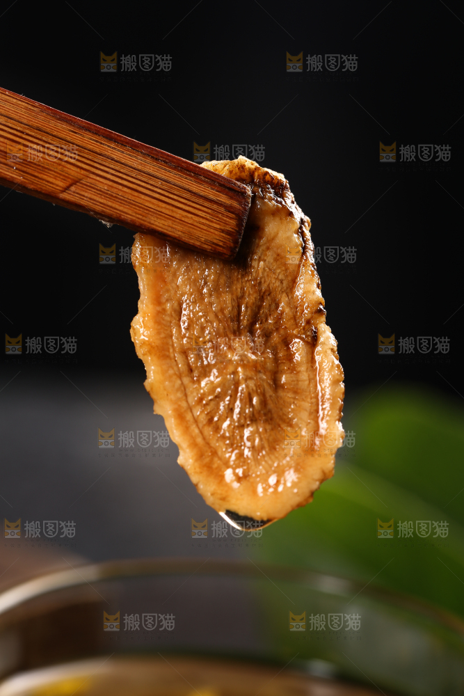 夹子上夹着牛蒡片
