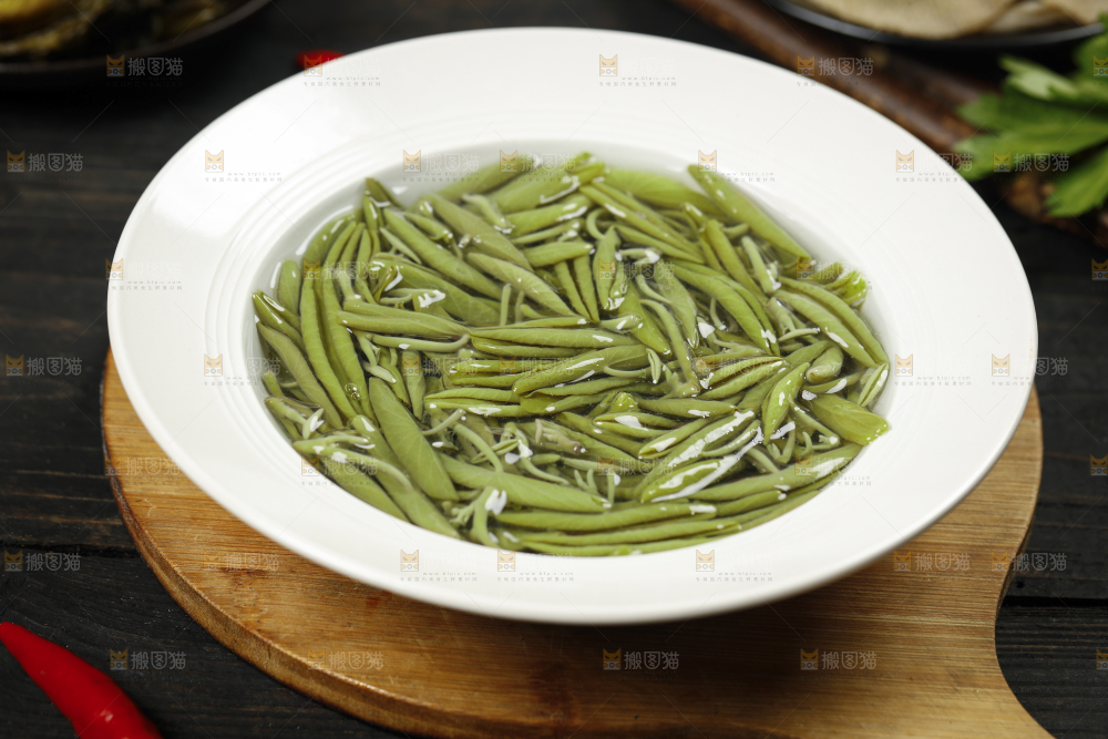 盘子里的莼菜