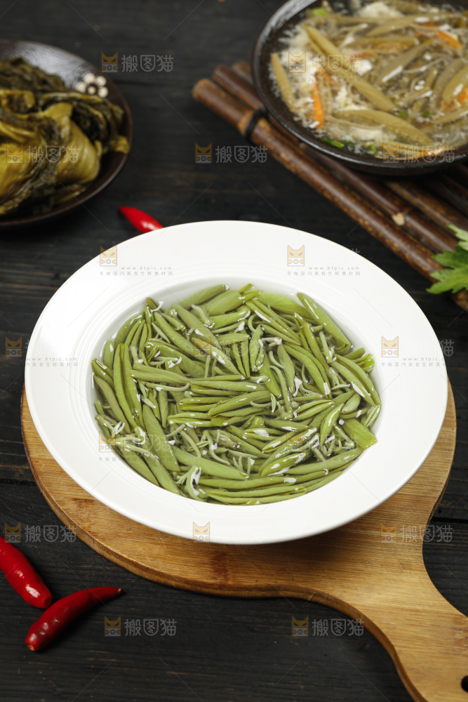 盘子里的莼菜