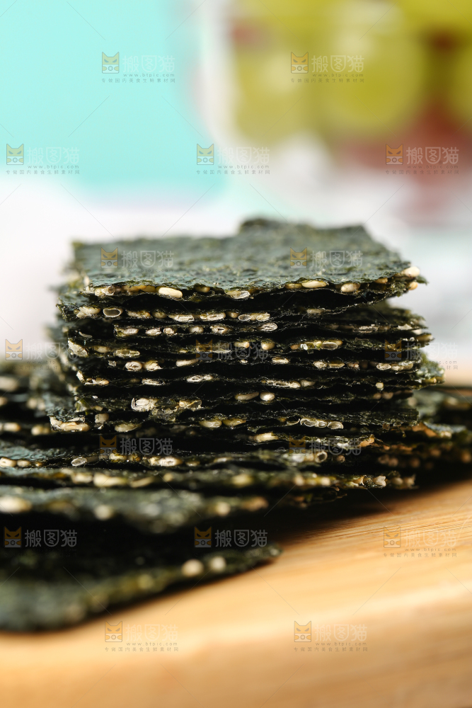 木板上的海苔片