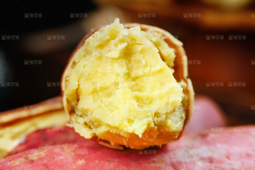 一堆黃心板栗薯