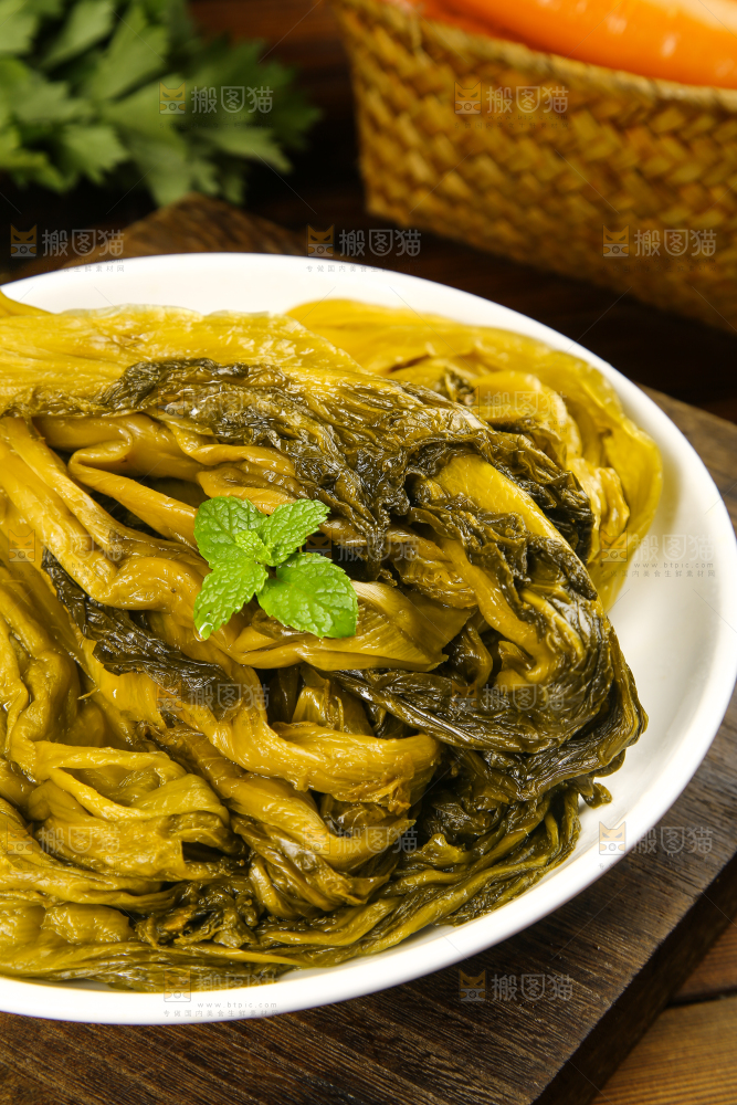 盘子里的泡酸菜
