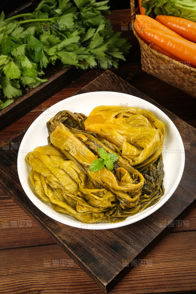 盘子里的泡酸菜
