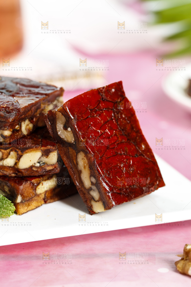 盘子里的红枣夹心派