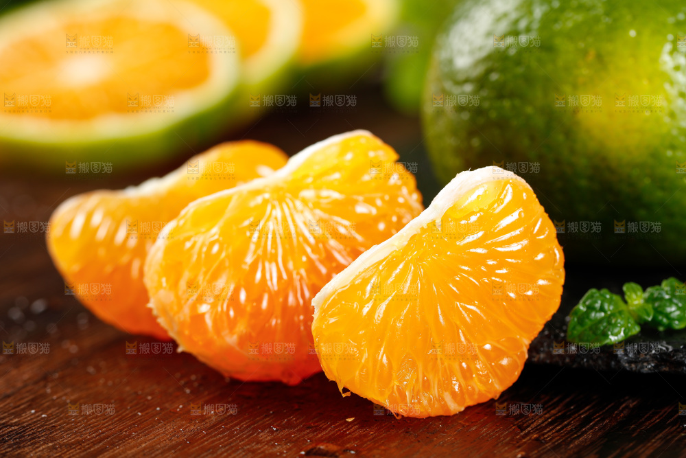 黑底上的青皮蜜橘果肉