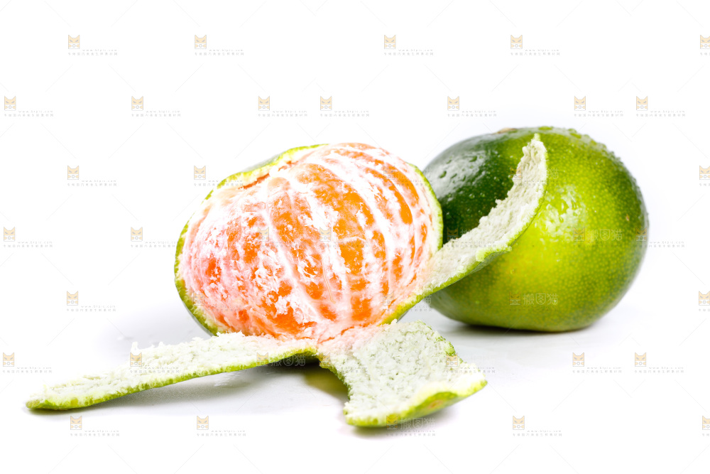 白底上的蜜橘