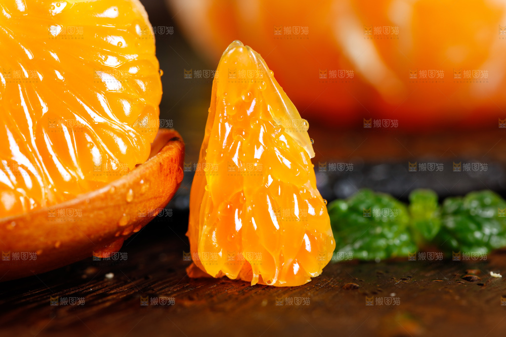 黑底上的青皮蜜橘果肉