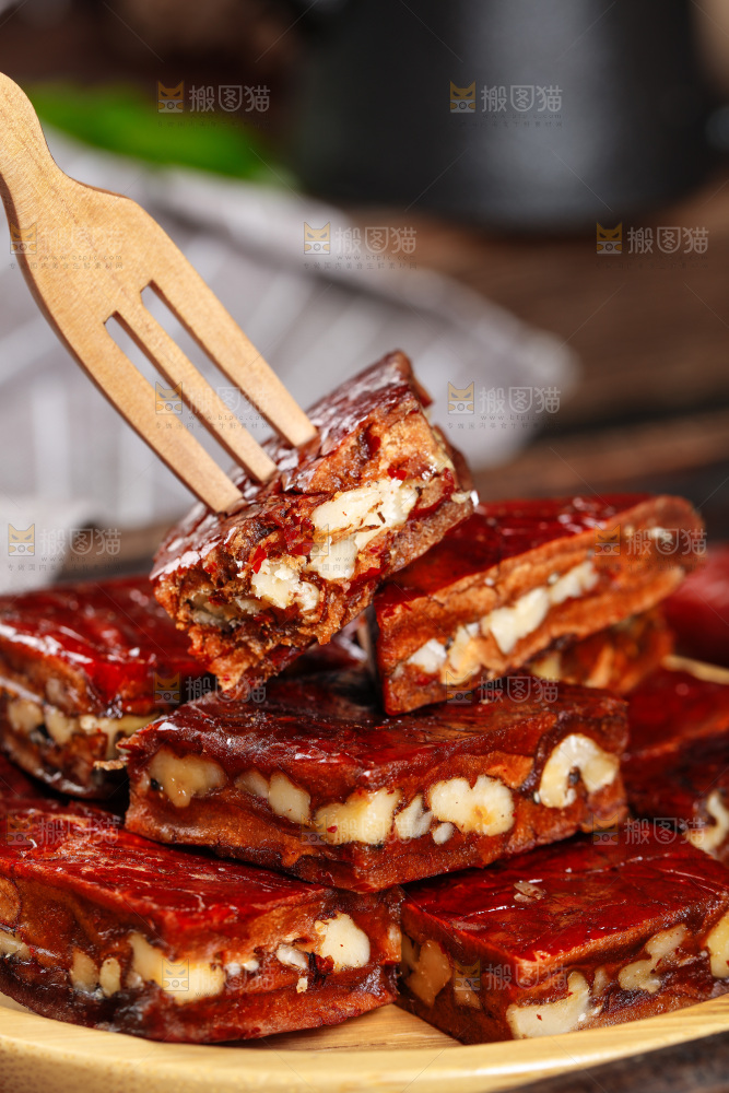 叉子插着枣仁派