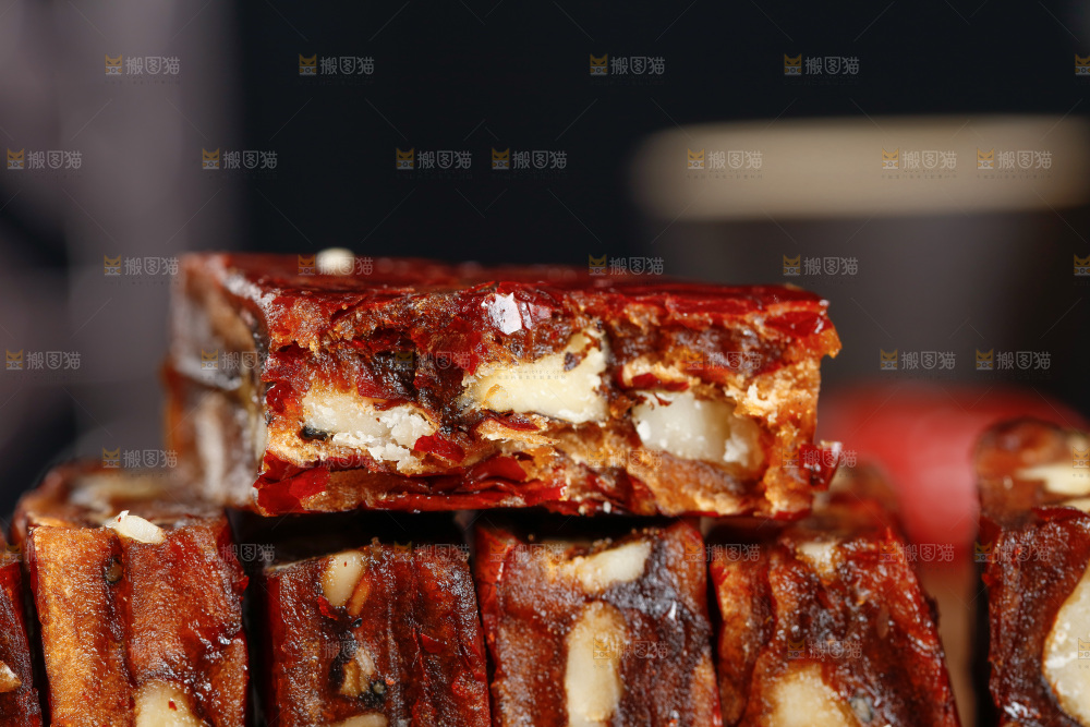 木板上的红枣夹心派